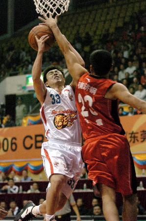 展示了年轻 展示了年轻