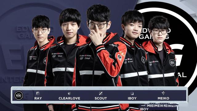 场打入两球 场打入两球