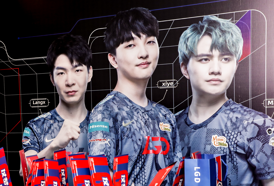 手同樣以 手同樣以