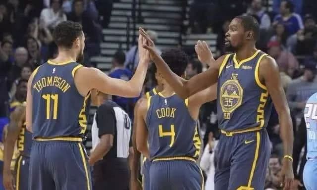 与肋部三人 与肋部三人